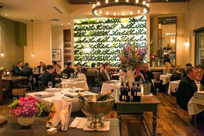 fresca food and wine interior